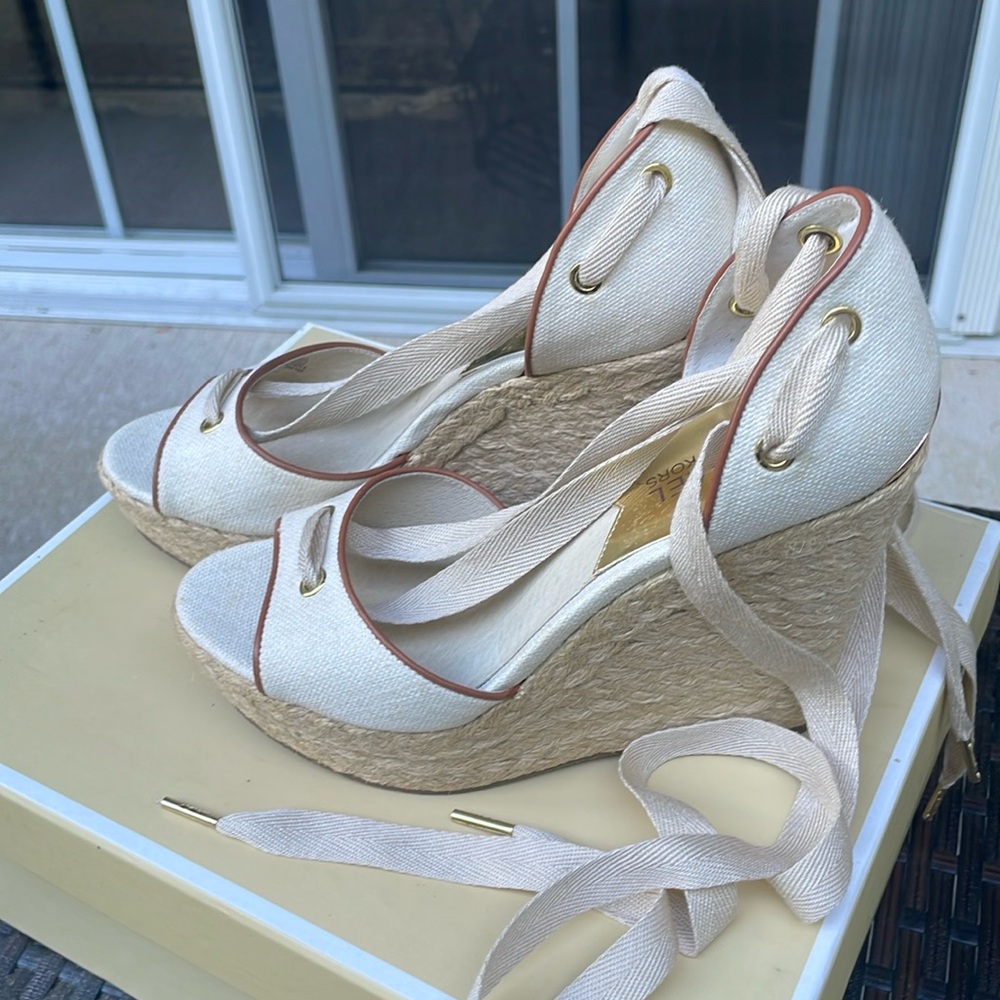 NWOT Michael Kors Lilah Wedge